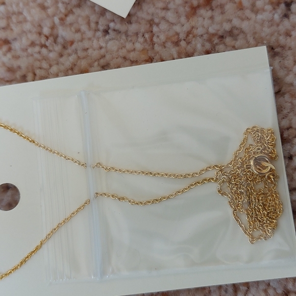 Aspen gold leaf necklace - Picture 3 of 3